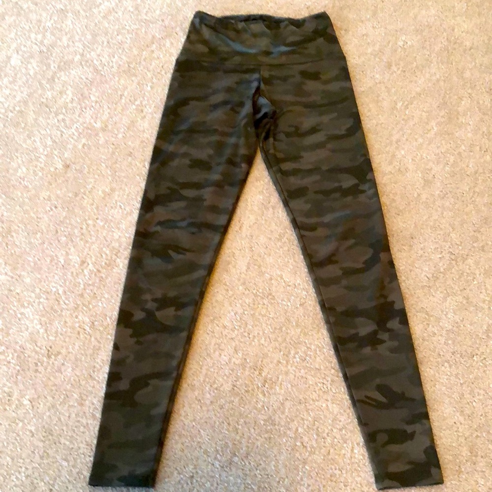 Onzie Moss Camo High Rise Leggings, Size XS